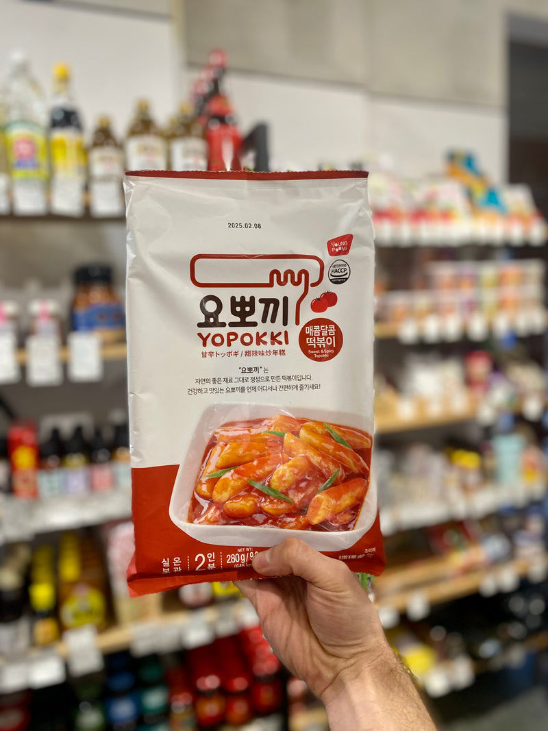 Yopokki - koreańskie kluski ryżowe w słodko-ostrym sosie gochujang 280g