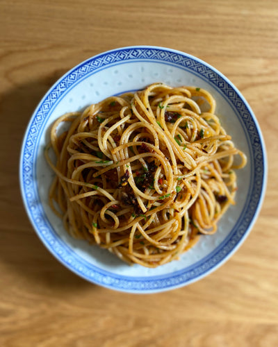 Aglio, olio e Lao Gan Ma - ekspresowy obiad w środku tygodnia