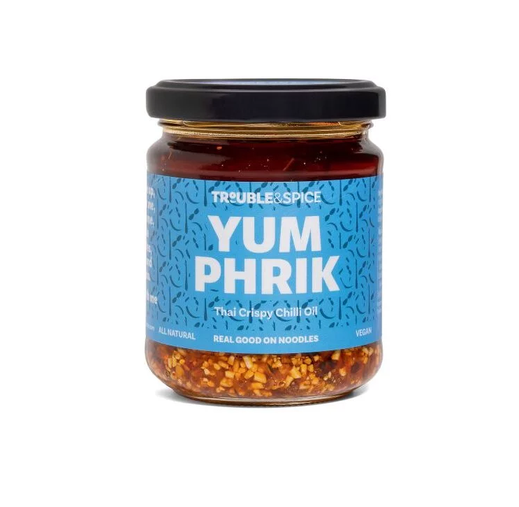 Yum phrik - chrupiące chilli w oleju w tajskim stylu